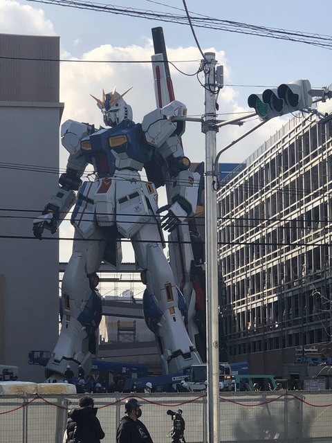 【画像】福岡にνガンダムが立ち上がる