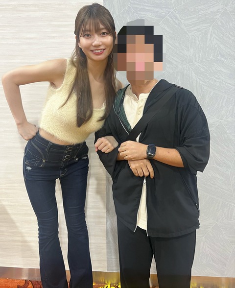 【画像】瀬戸環奈のイベントにチビ男性が参戦した結果wwwwwwwwww