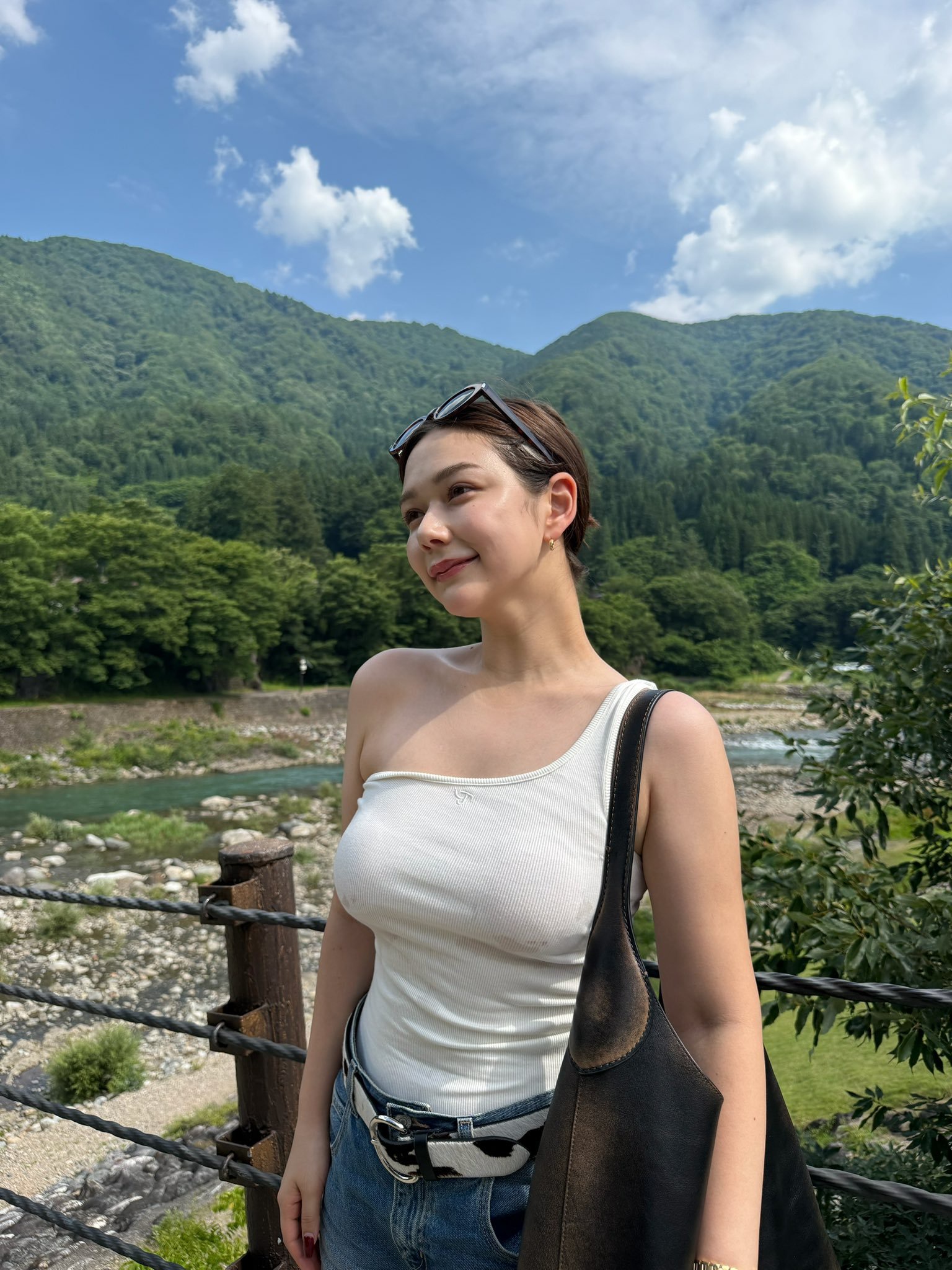 【画像】村重杏奈さん(30)のおつぱいが凄いwwwwwwwwwwww