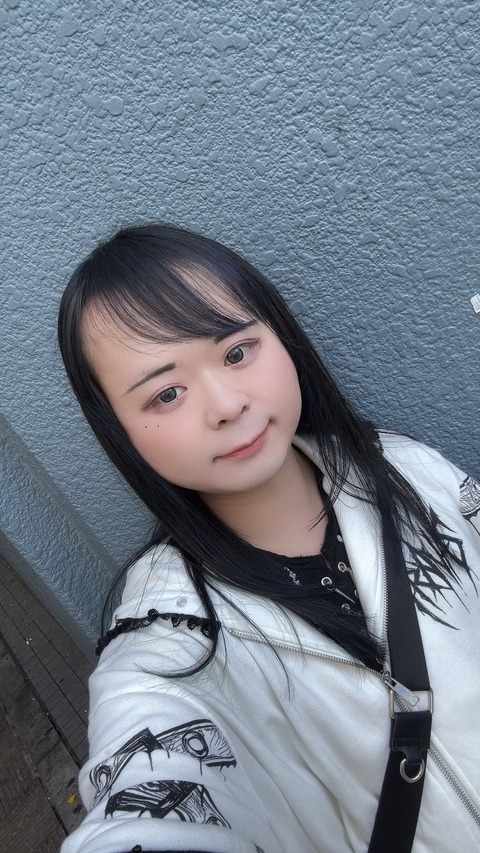【画像】チ一牛男性、女装に目覚めてしまうwwwwwwwwww