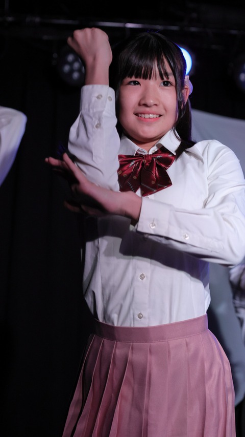 【画像】小6女子って皆これくらい胸膨らんでるの？