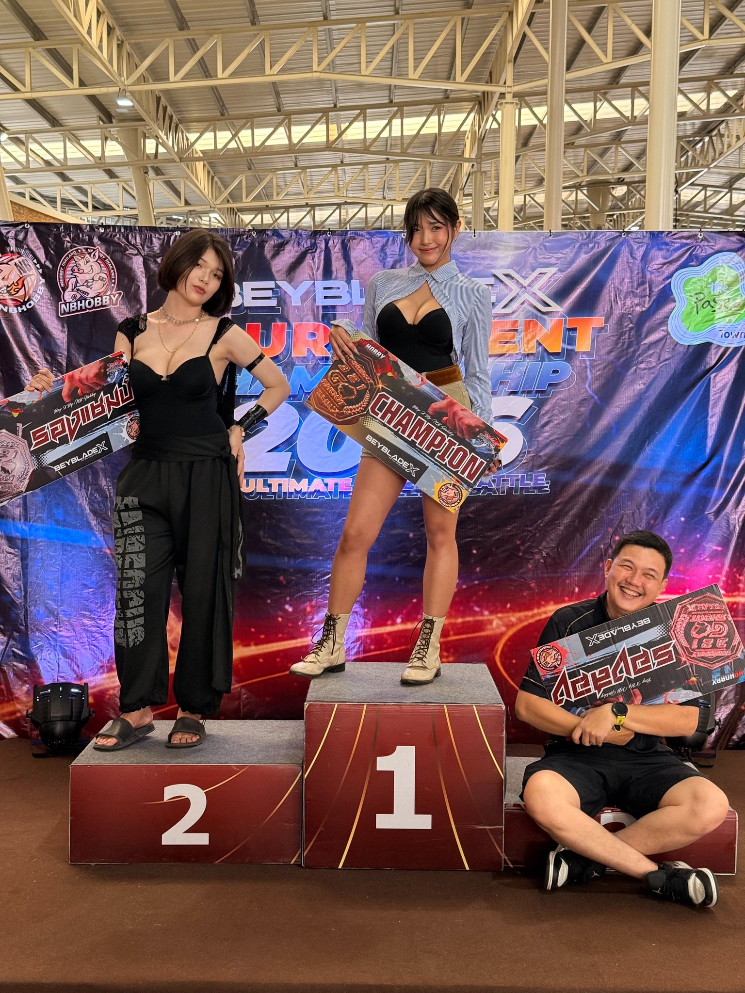 【画像】海外のベイブレード大会で爆乳女子が優勝wwwwwwww