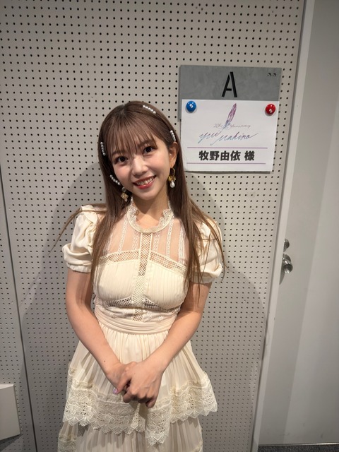 【画像】こういう乳の形が詳らかになってる服なんなの？ｗｗｗｗｗｗ