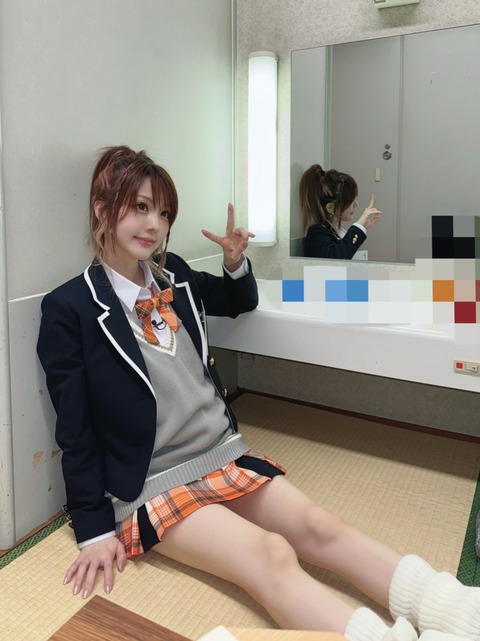 田中れいな(35)、女子高生の制服を着てしまうｗｗｗｗ （※画像あり）
