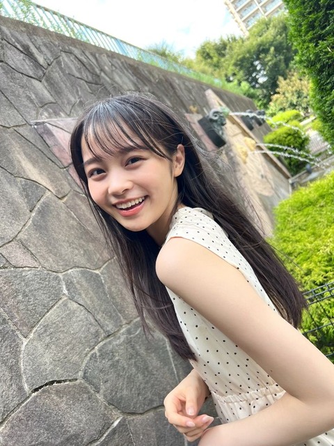 【画像】貧乳＞＞＞＞＞＞＞＞＞＞＞＞＞＞＞＞＞＞＞＞＞＞＞＞＞＞＞＞巨乳(笑)