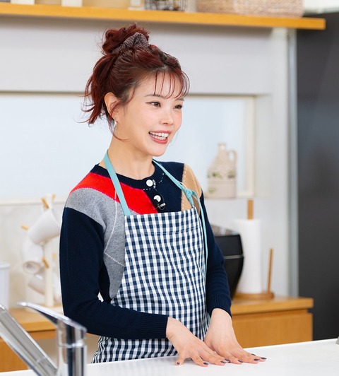 アイナ・ジ・エンドのエプロン姿が可愛い過ぎて朝からイライラしてる （※画像あり）