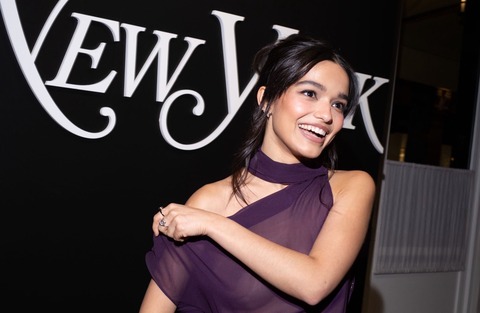 【画像】 ハリウッド女優さん、ス●ベドレスでパーティー会場に登場してしまう????????