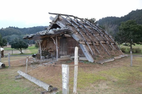 【画像】大昔に建てられたボロい民家、能登半島地震でも無傷で生き残ってしまうwwwwwwwvwwwvvvvwwwwwwwwvwwwvvvvw