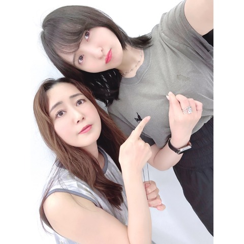 【画像】佐倉綾音さん、乳首の辺りをつまむｗｗｗｗｗｗｗｗｗｗｗｗｗｗ