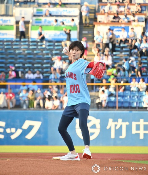 【画像】内田有紀の始球式どっちが好き？