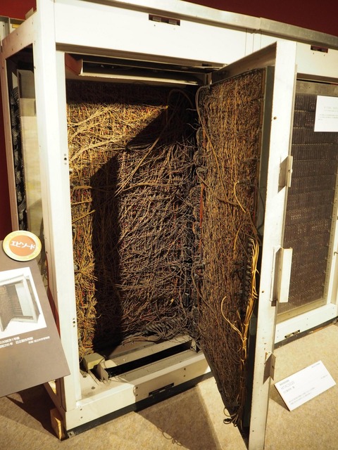 【画像】1964年の日立製コンピュータ、ちょっと怖すぎる…