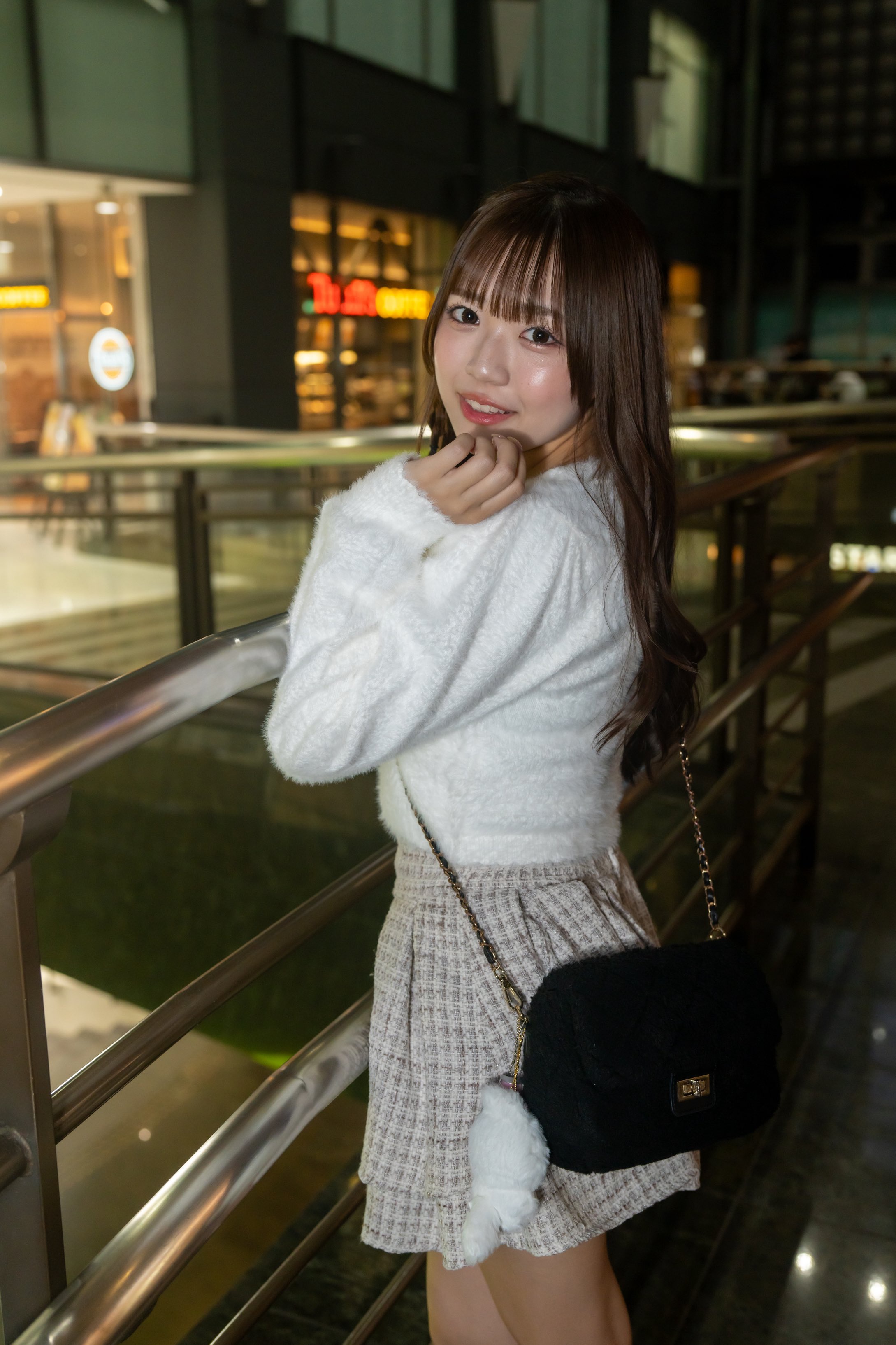 【画像】この女さんからいきなり映画のレイトショー誘われたらｗｗｗｗｗｗｗｗ