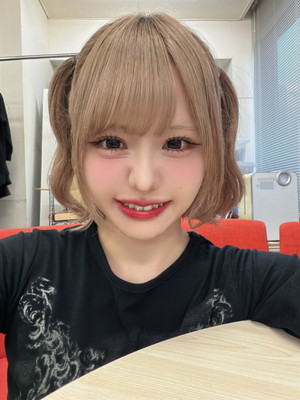 8560