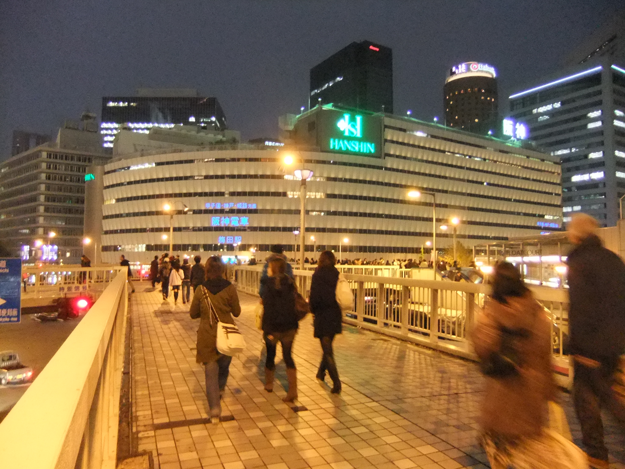 大阪駅界隈 夜の街を闊歩 Each And Everyone ジャズ ありふれた日常 Common Daily Life