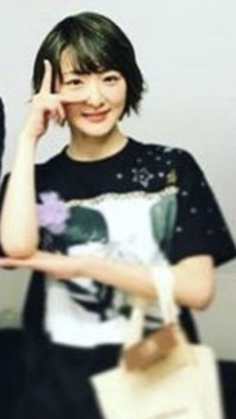 乃木坂46 生駒里奈が着てたtシャツ 右胸に花 左には星 そういうことなのか 生生星尊すぎる 乃木坂46まとめ ラジオの時間