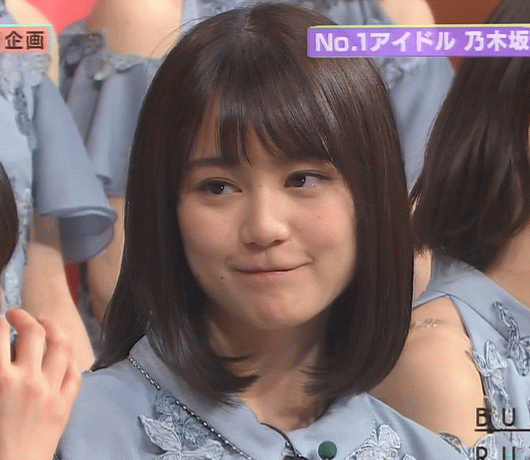 乃木坂46 生田絵梨花 飛鳥ちゃんからのクレームを聞くあざといくちゃん Gif 可愛いな バズリズム 乃木坂46まとめ ラジオの時間