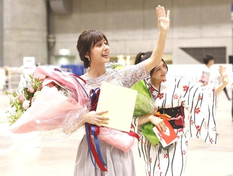 乃木坂46 斎藤ちはる 相楽伊織 卒業セレモニー 最後の挨拶 ご両親が見守る中大拍手で終了 乃木坂46まとめ ラジオの時間 乃木坂46 斎藤ちはる 相楽伊織 卒業セレモニー 最後の挨拶 ご両親が見守る中大拍手で終了 乃木坂46まとめ ラジオの時間