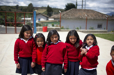 30 Beautiful Pictures Of Girls Going To School - Ecuador