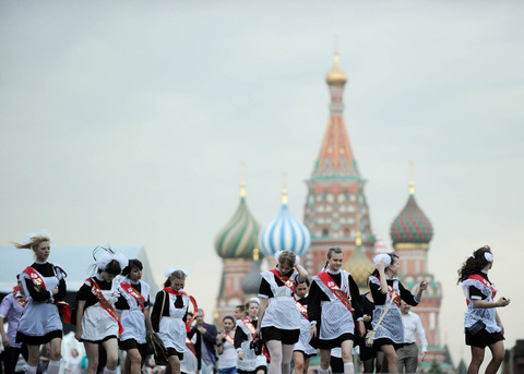 30 Beautiful Pictures Of Girls Going To School - Russia