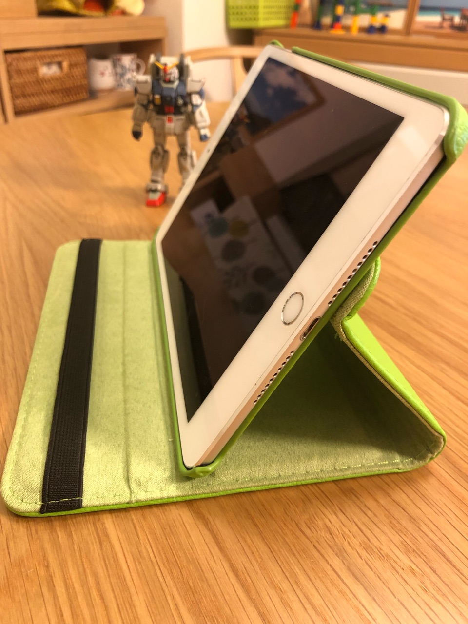 笑っちゃうほどボロボロのiPadカバーを買い替えました : Happy end の 