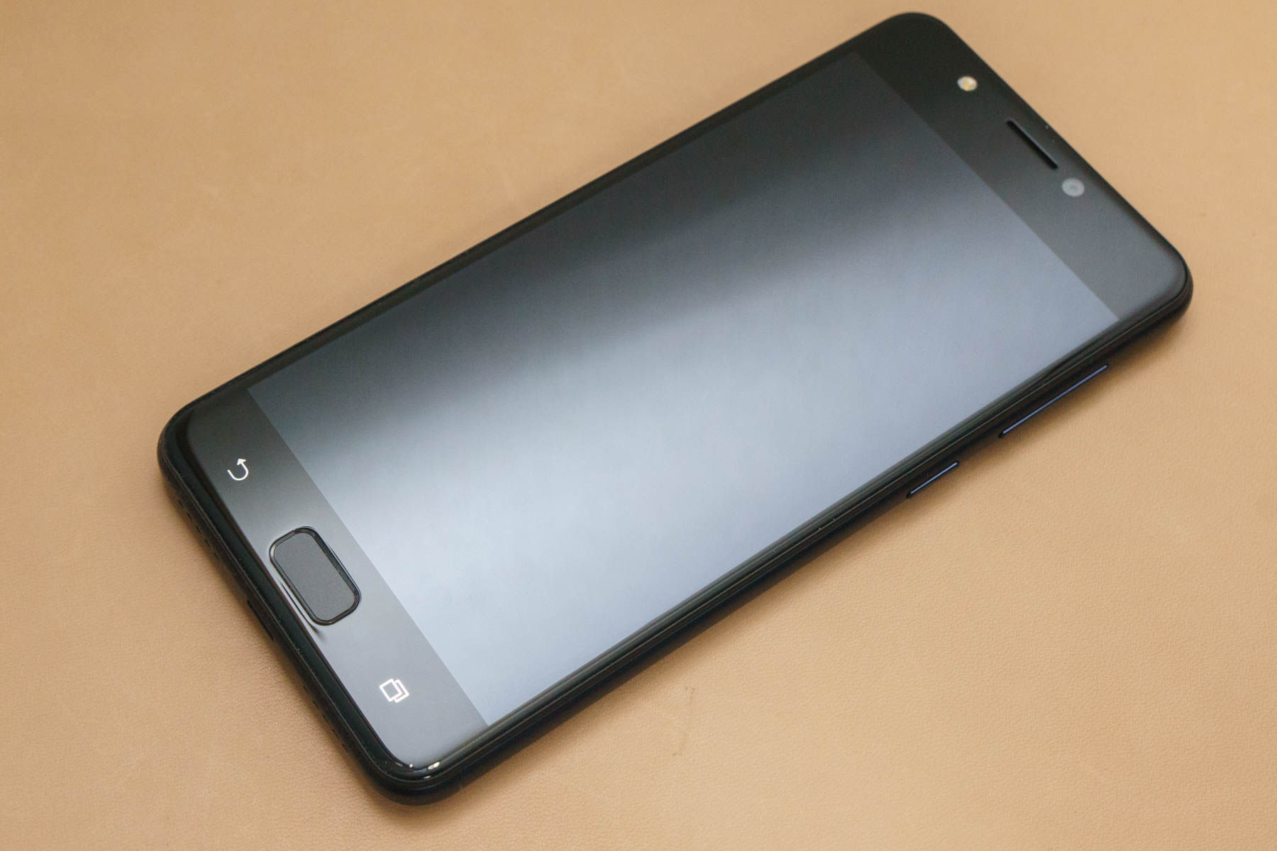 ASUSの新世代エントリーモデル「ZenFone 4 Max ZC520KL」を