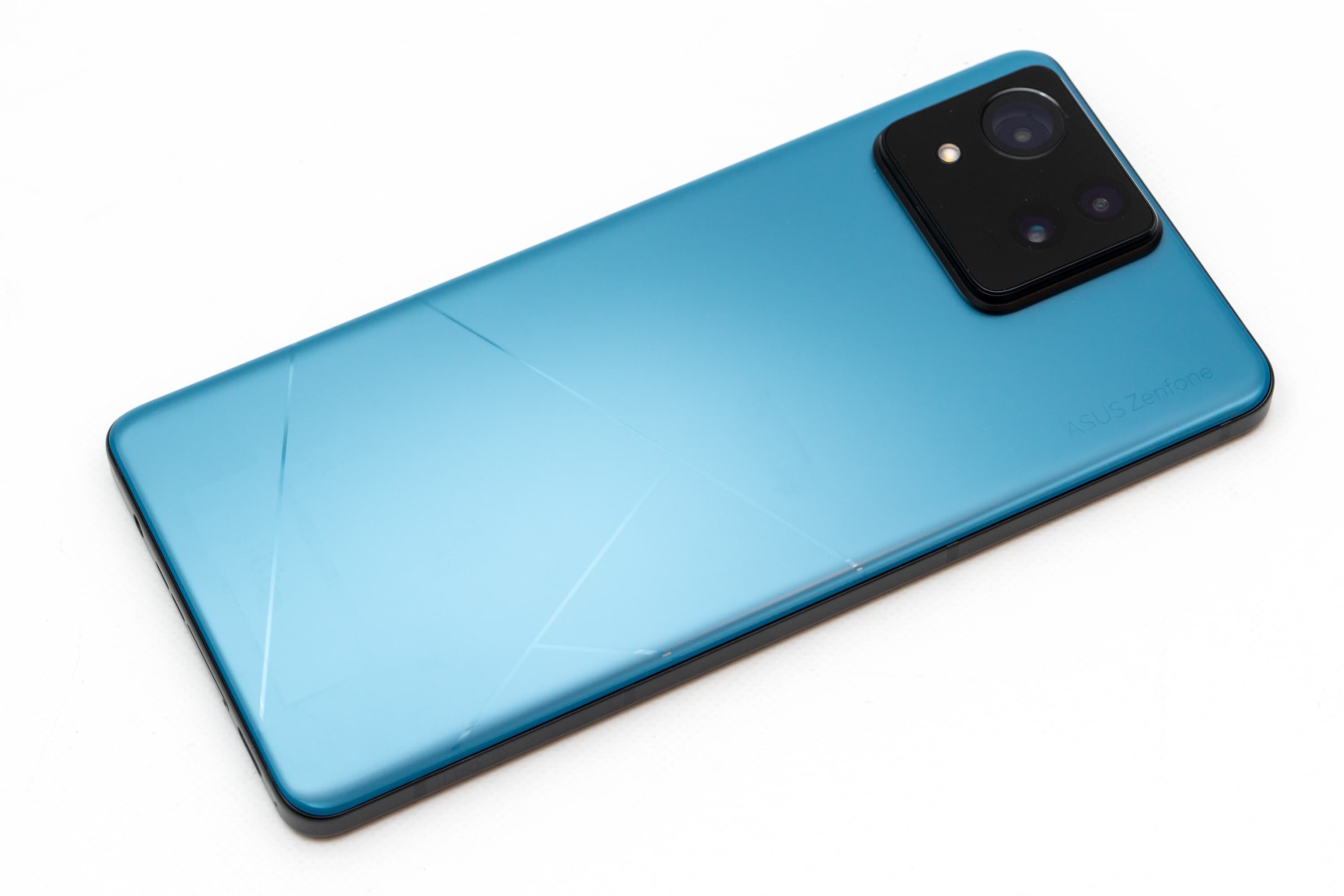 Zenfone 11 Ultra レビュー 必要なものが全部入った大画面万能スマホ