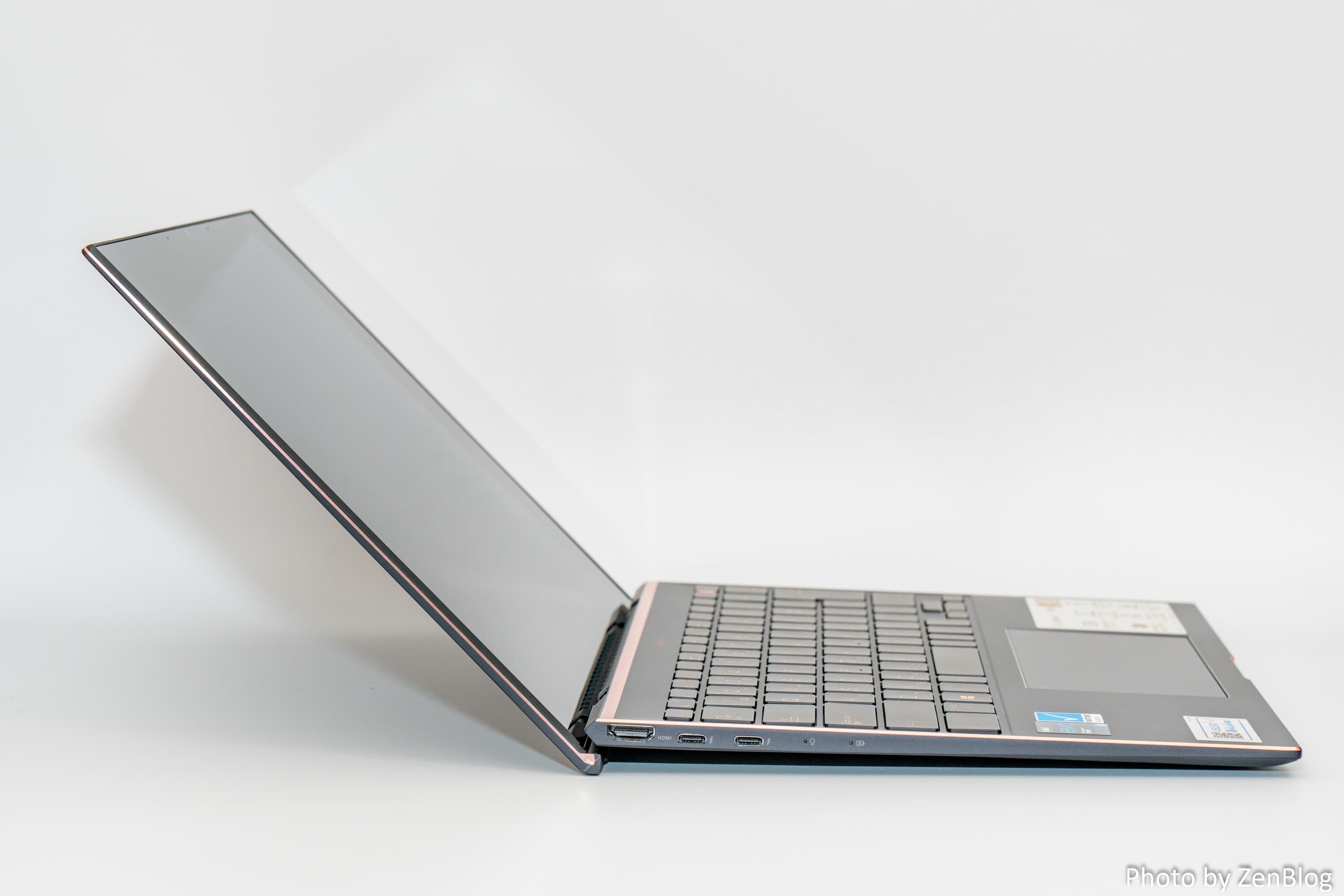 ZenBook S UX393EA レビュー アスペクト比3:2の広い画面で作業が捗る 