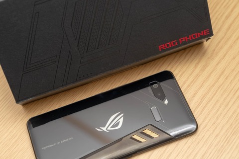ROG Phone ZS600KL (1)