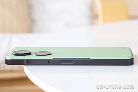 Zenfone 10 カメラ飛び出し