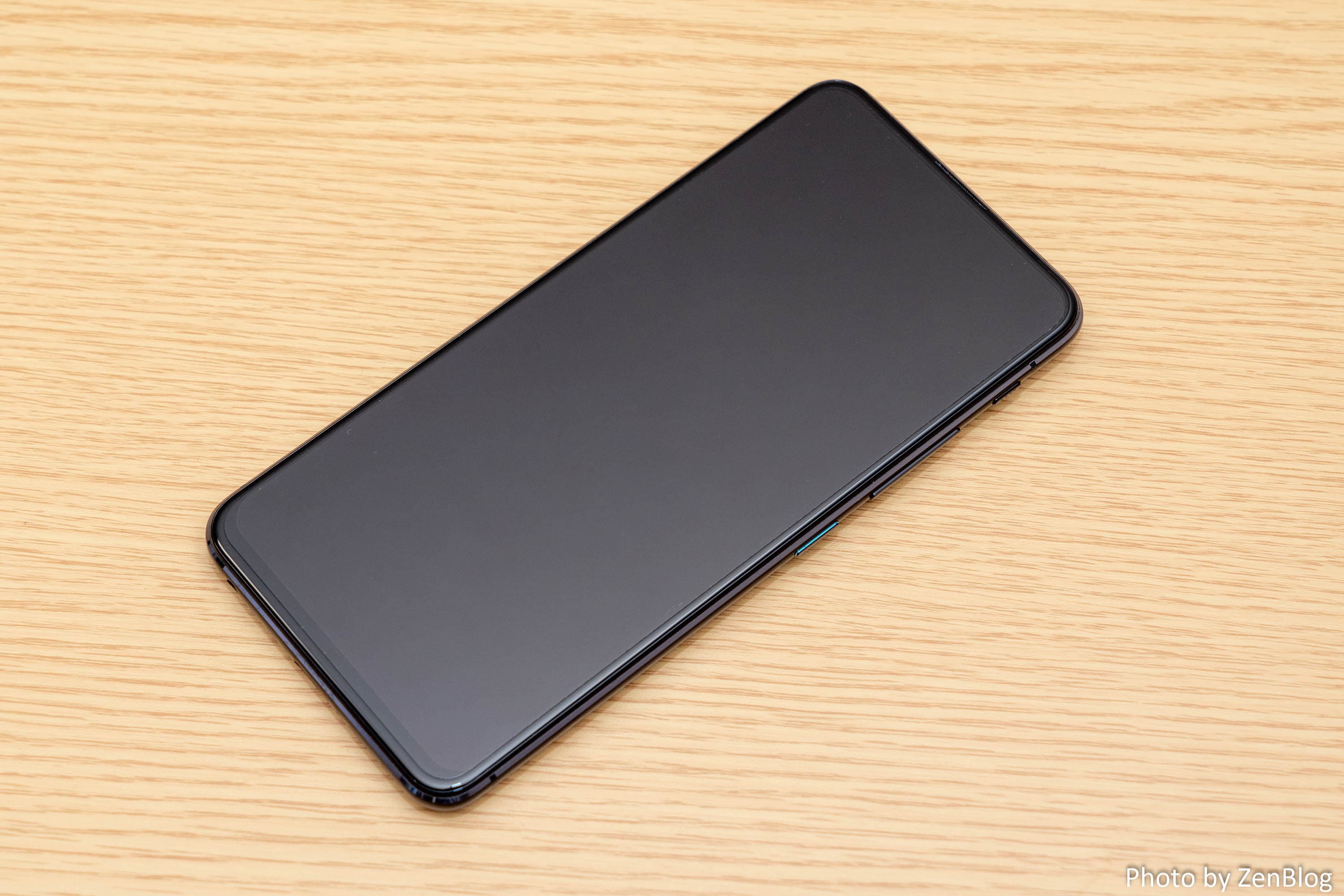 苦労して貼る価値のあるasus Zenfone 6用ミヤビックス保護フィルム Overlay 9h Brilliant レビュー Asus好きのzenblog ゼンブログ