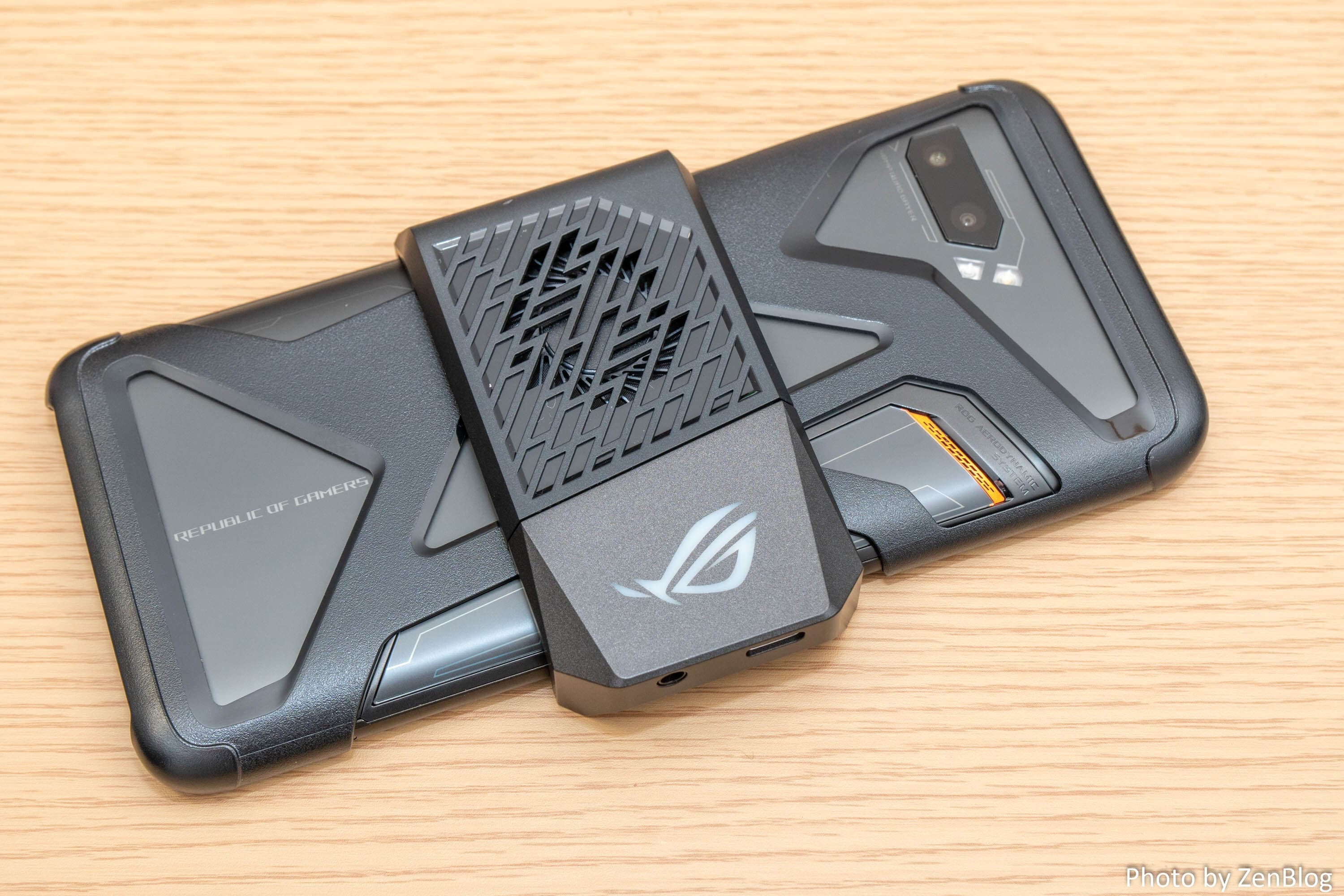 その安い「ASUS ROG Phone II」もしかしてテンセント版じゃない その安い「ASUS ROG Phone II」もしかしてテンセント版じゃない