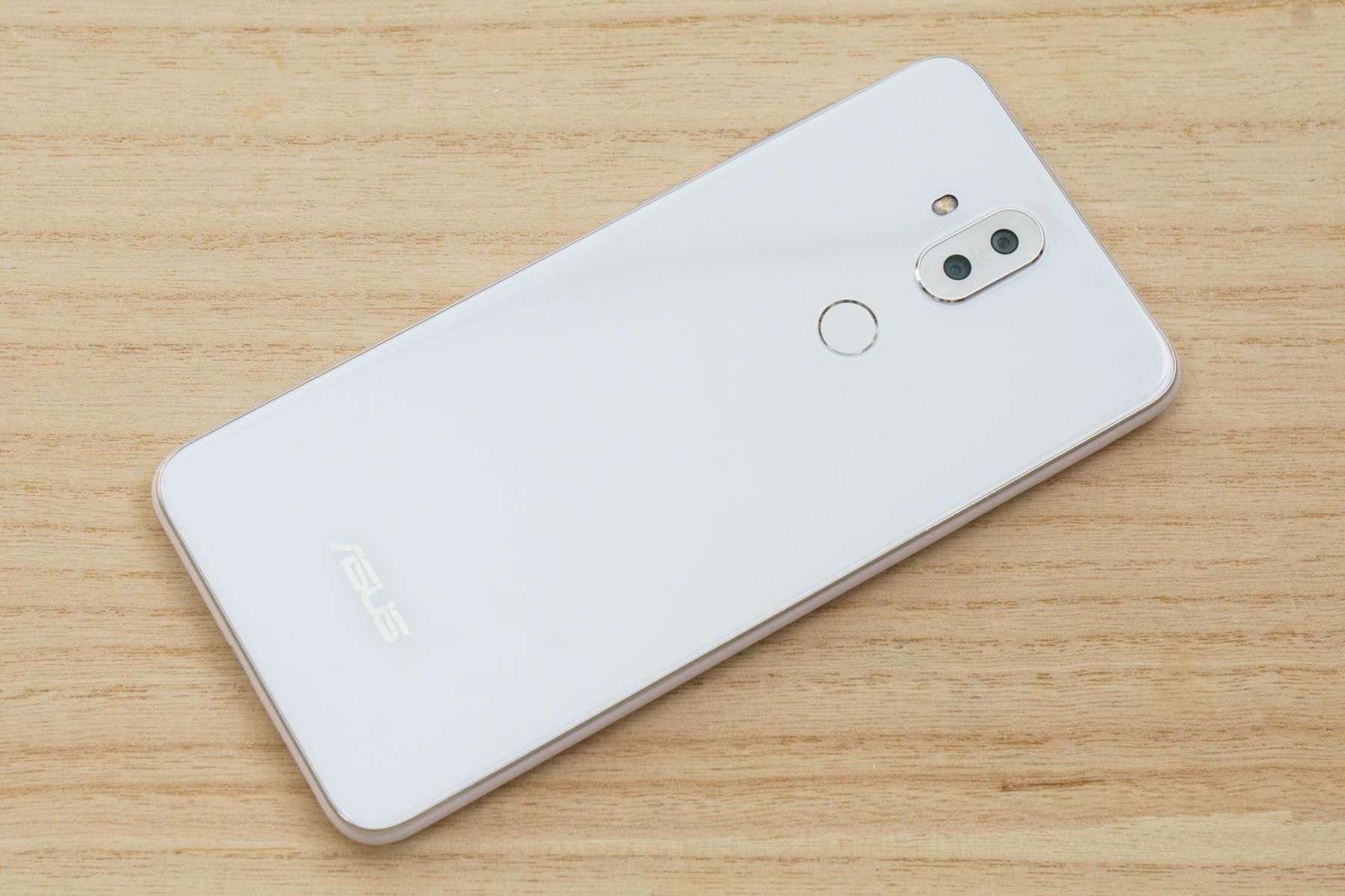 ZenFone 5 ZE620KL(4GB/64GB)は台湾にて4月12日に約4.4万円で ZenFone 5 ZE620KL(4GB/64GB)は台湾にて4月12日に約4.4万円で