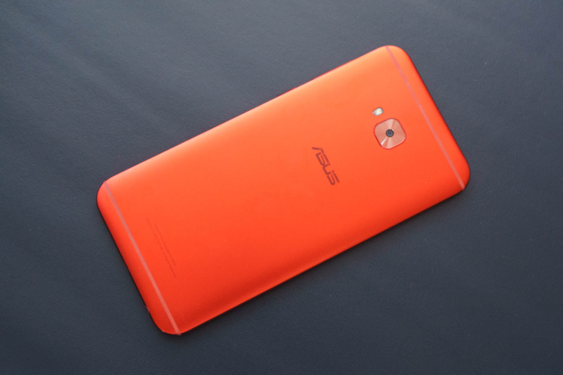 真っ赤なボディが美しい！ZenFone 4 Selfie Pro ZD552KL開封レビュー