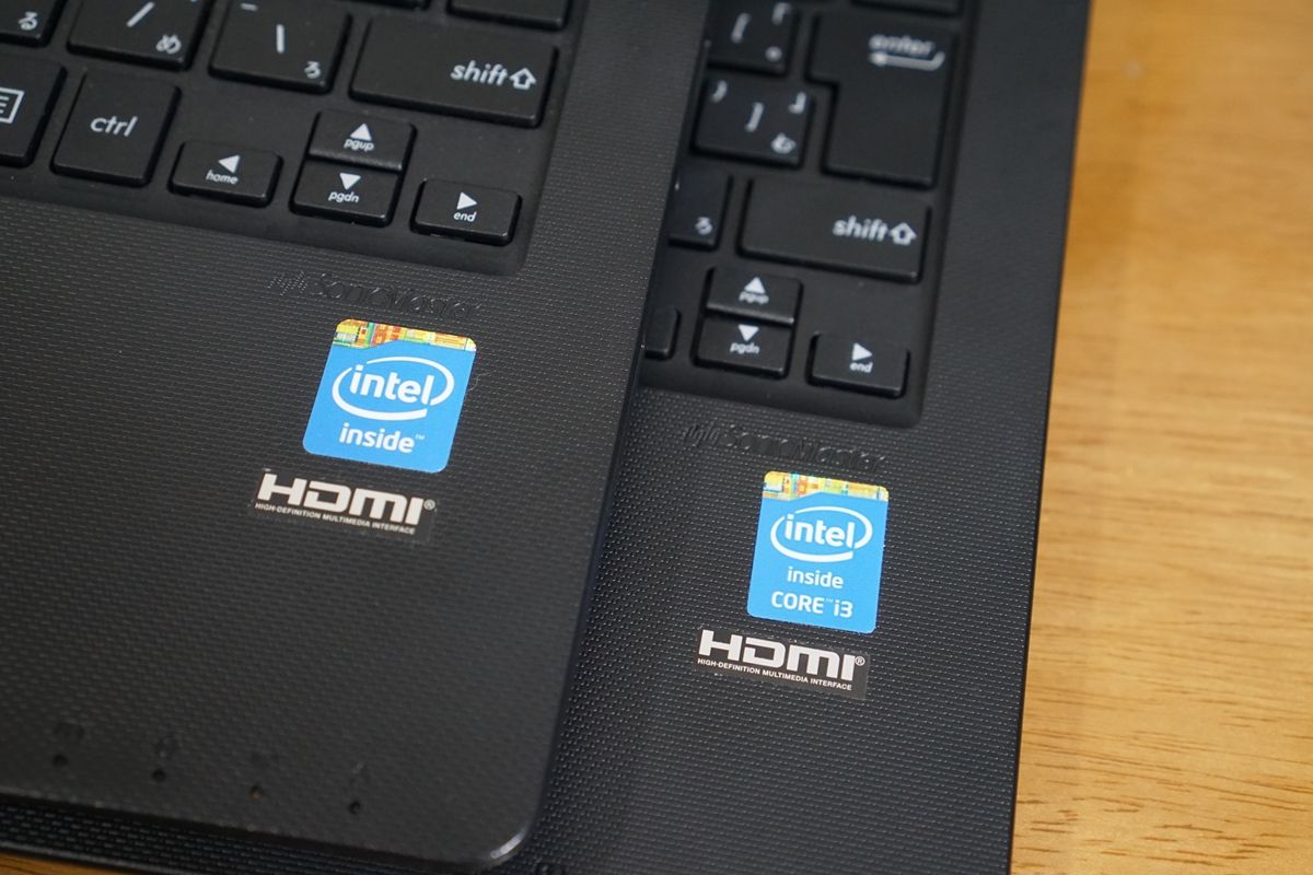 見た目そっくりな2つのノートPC「F200CA」と「X200LA」 : ASUS 見た目そっくりな2つのノートPC「F200CA」と「X200LA」 : ASUS