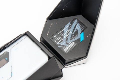 ROG Phone 6 Pro パッケージ (4)