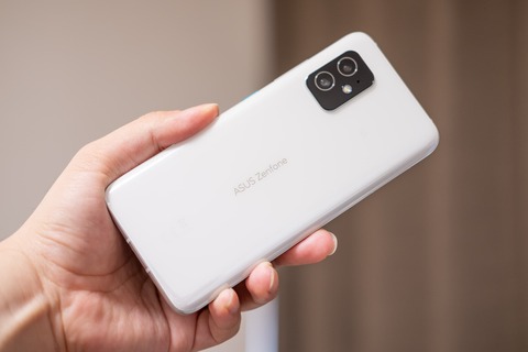 Zenfone 8 ホワイトモデル (1)