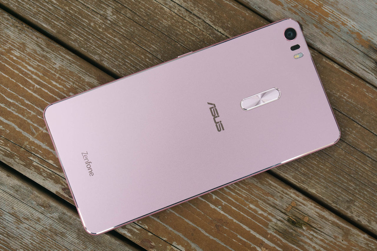 ZenFone 3 Ultraは片手でサクサク読書が楽しめる電子書籍閲覧に ZenFone 3 Ultraは片手でサクサク読書が楽しめる電子書籍閲覧に
