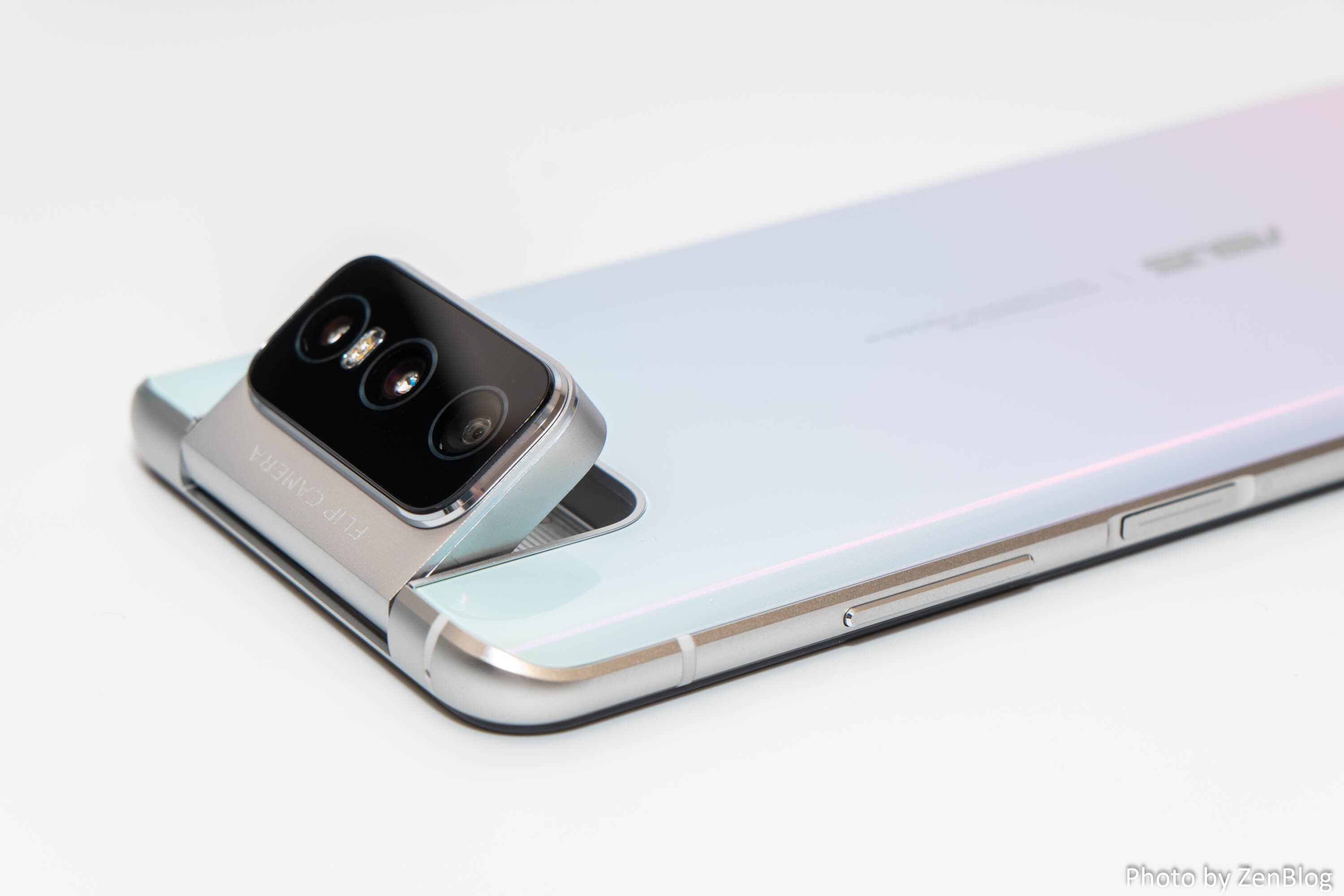 フリップカメラ故障 ASUS ZenFone 7 ZS670KS ホワイト | mdh.com.sa