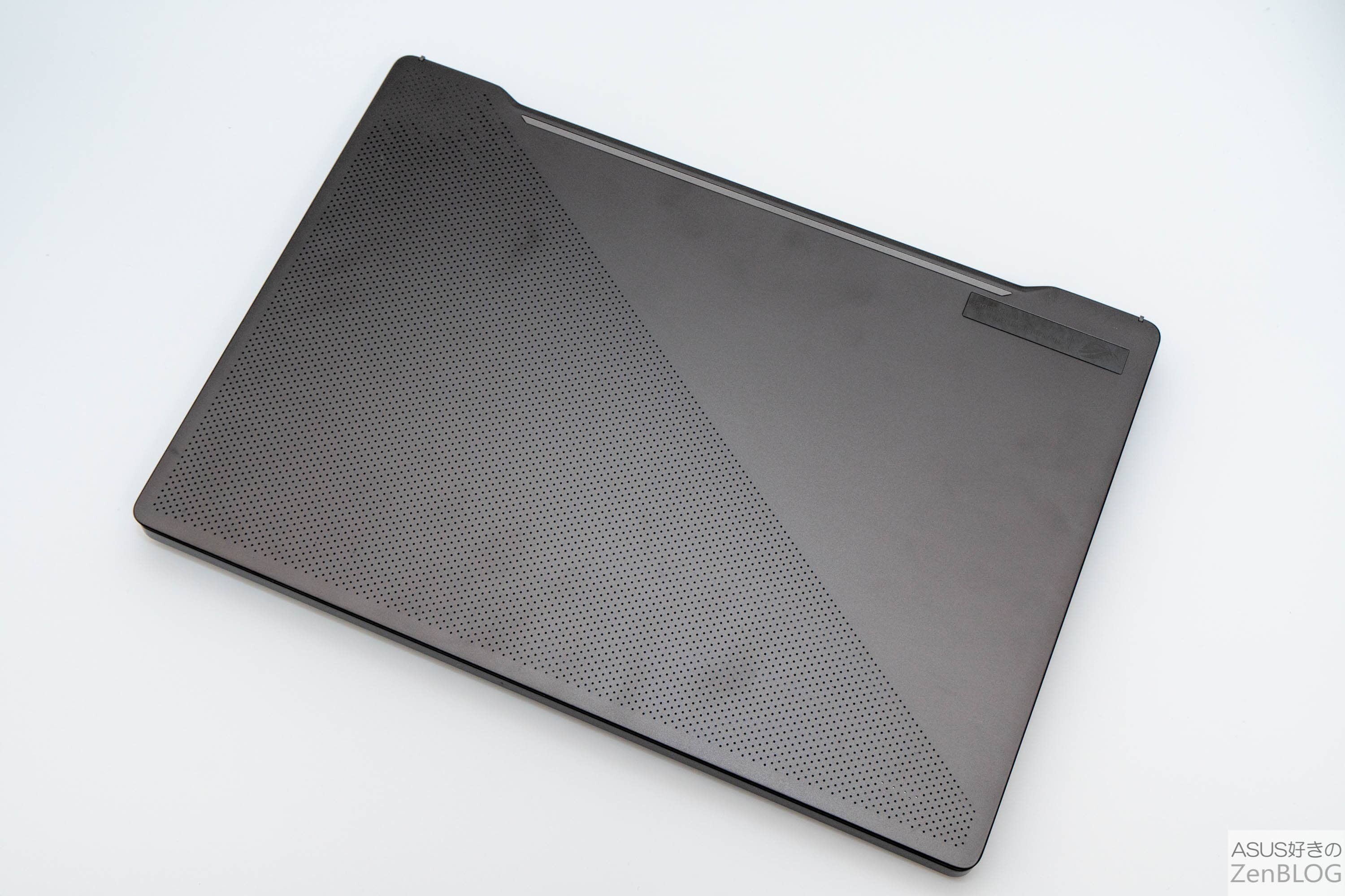 ゲーム以外の用途も想定されたモバイル可能なゲーミングノートPC