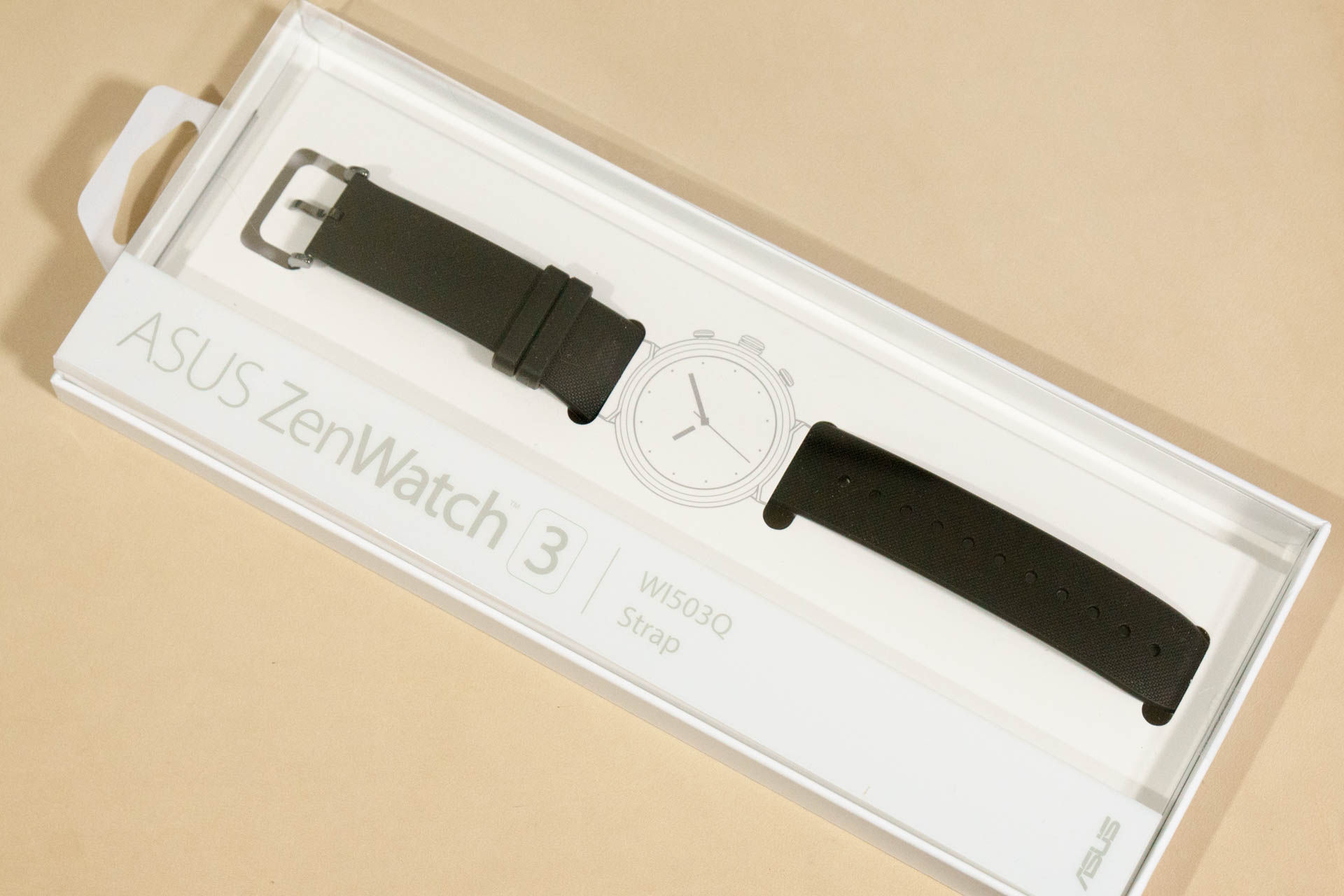 革ベルトでは肌が荒れるのでラバー製の「ZenWatch 3用スポーツ  
