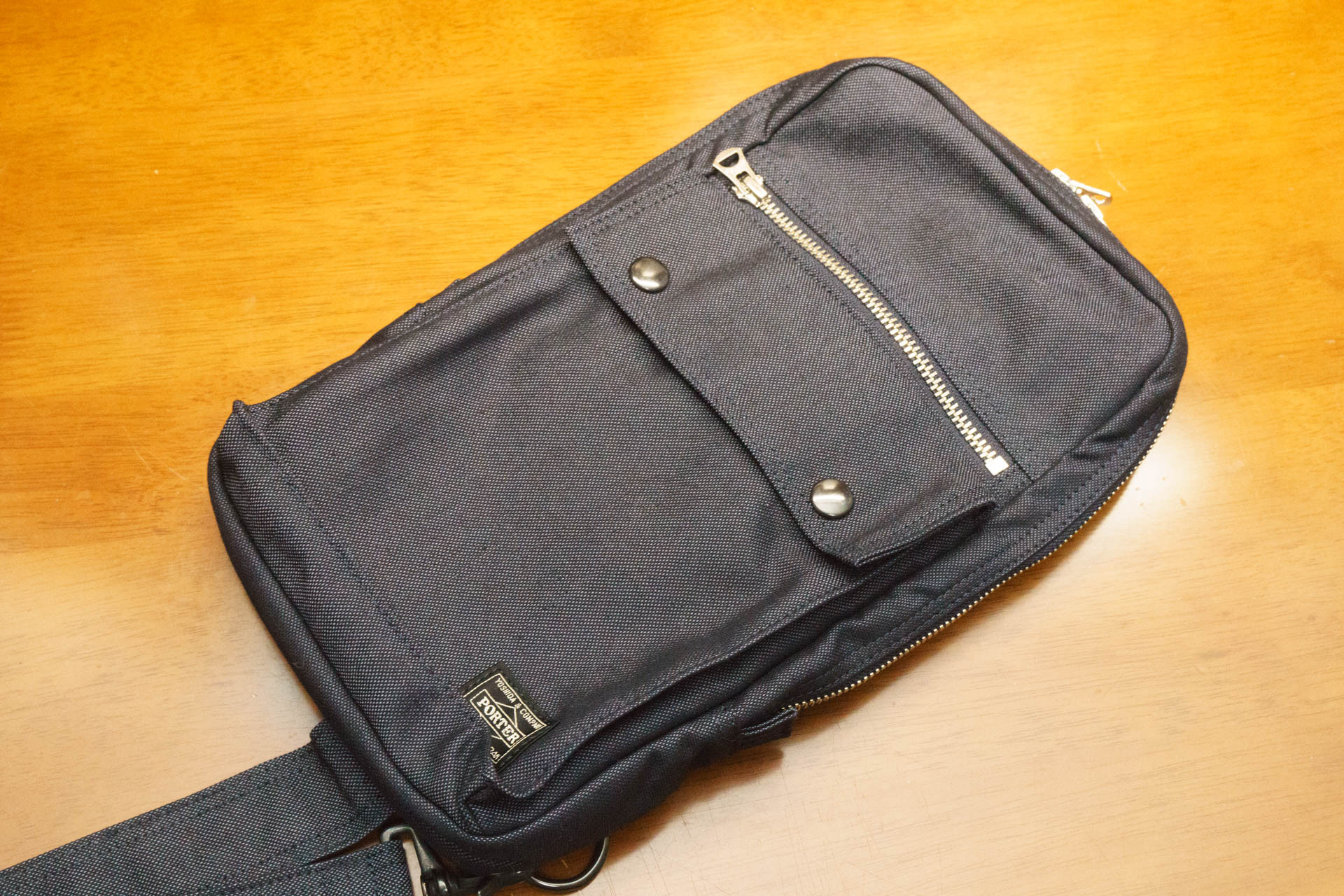 軽装で出かける際のカバンとして Porter Smoky One Shoulder Bag を購入 ゼンブログのasus以外