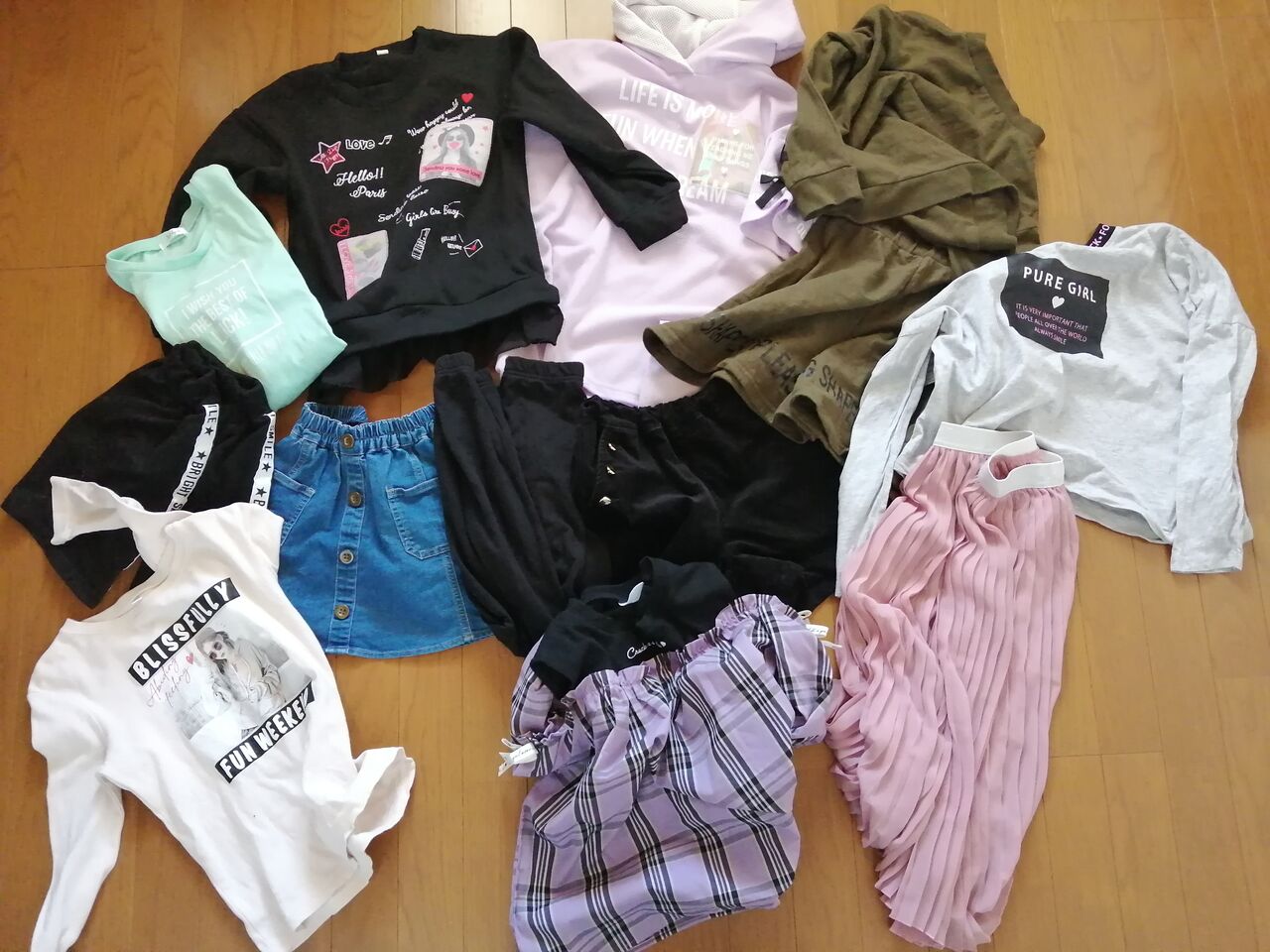 ay. 子供服断捨離中 ！！！ 断捨離】思い切ってお洋服を減らしていくよ❗️れいか・しの編