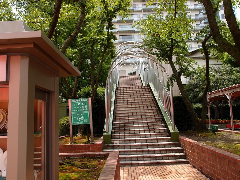ホテル花水木 庭園レストラン くすの木 サービスランチ アニメ宿泊記
