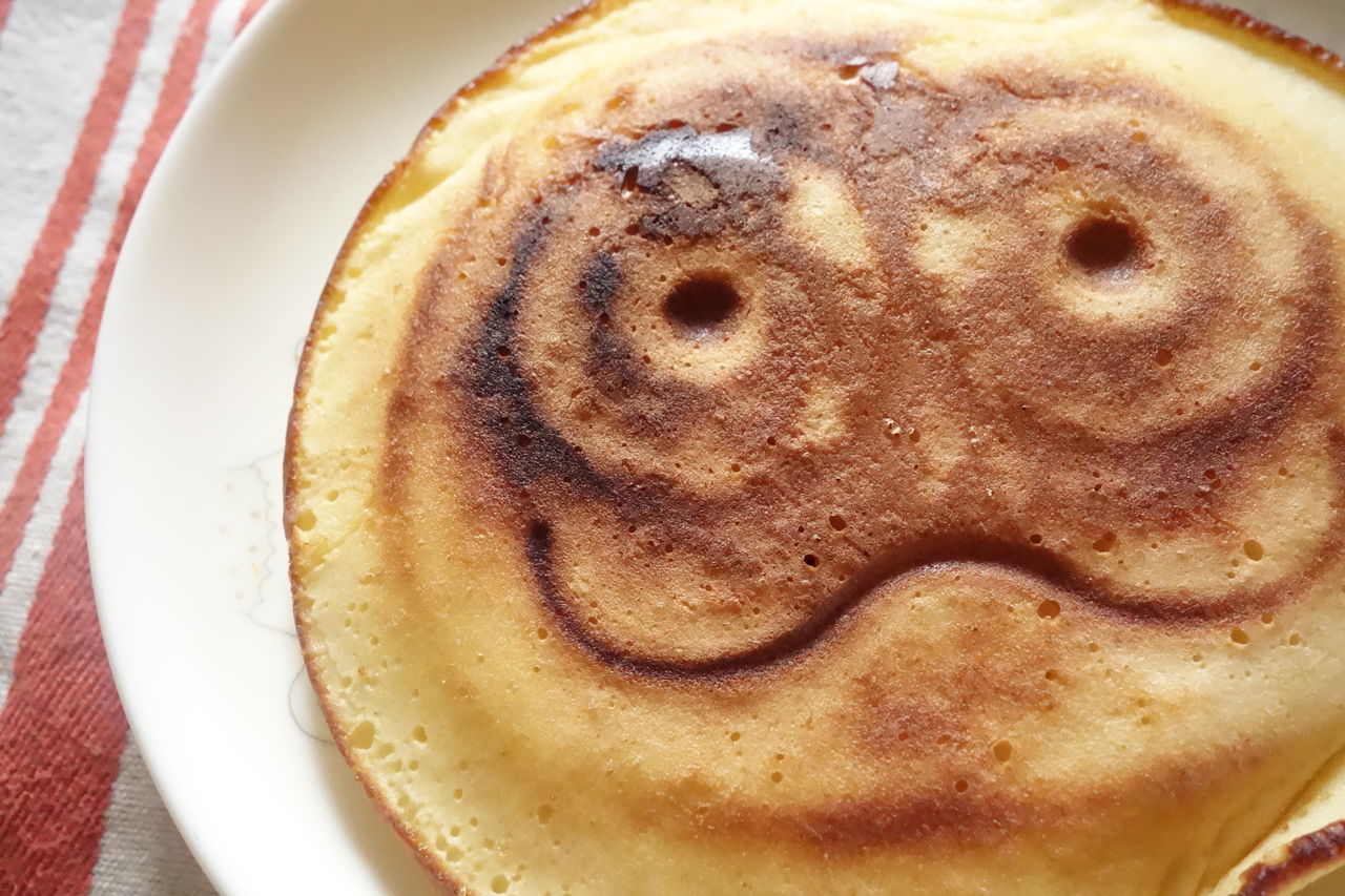 ケロちゃんのフライパンでホットケーキ焼いたよ。食べるのも作るのも 