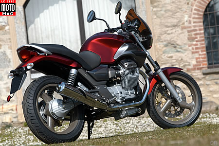 MOTO GUZZI BREVA750 ローダウンシート　レッド　モトグッチ MOTO GUZZI BREVA750 ローダウンシート レッド モトグッチ