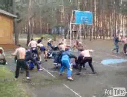 動画 大規模な喧嘩 戦闘民族ロシアで大人数のチームバトルロワイヤル 武装tube