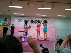 バニビから永井聖美に花束贈呈