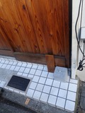 店マエ
