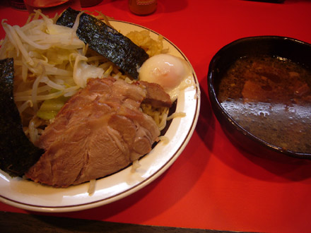 二郎(18):ブタ・玉子入りザルラーメン(小写真)