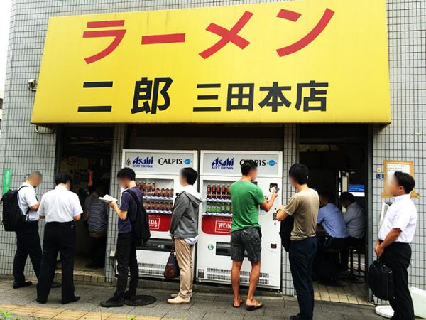 【衝撃】グルメ番組「寺門ジモンの取材拒否の店」にラーメン二郎 三田本店が登場 / 伝説の親父も登場か